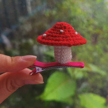 ​小蘑菇做发夹挺香 小巧可爱的钩针蘑菇鸭嘴夹